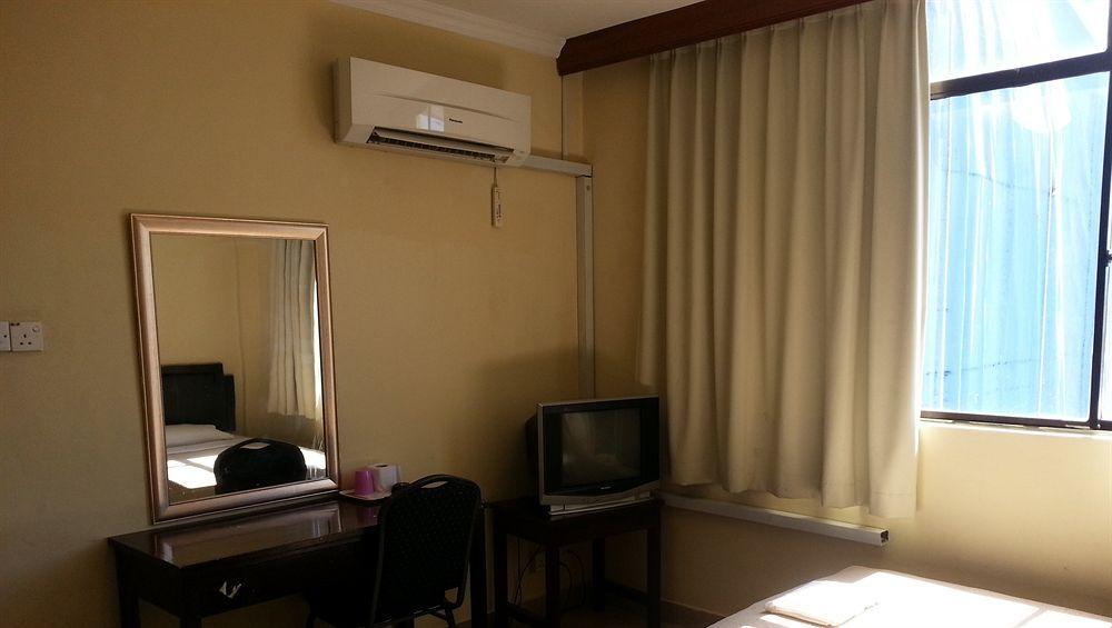 Hotel Iskandar Kota Kinabalu Exteriör bild
