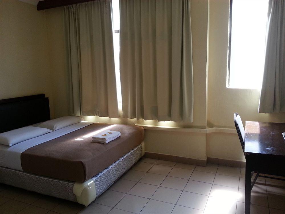 Hotel Iskandar Kota Kinabalu Exteriör bild