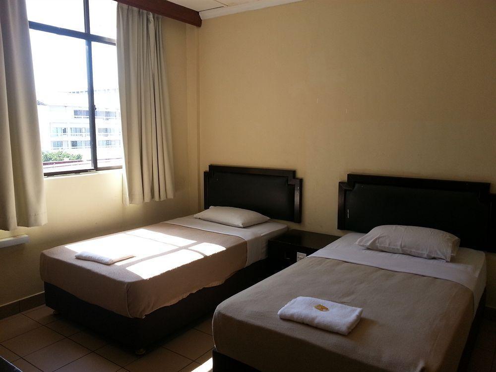 Hotel Iskandar Kota Kinabalu Exteriör bild