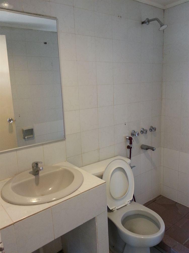 Hotel Iskandar Kota Kinabalu Exteriör bild