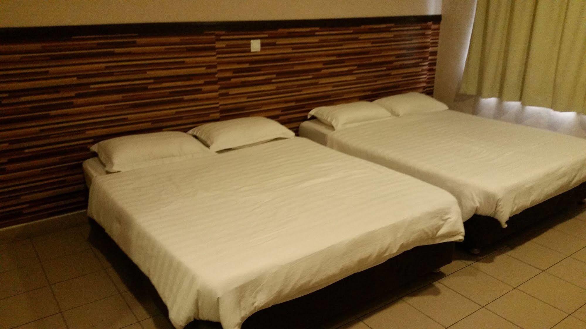 Hotel Iskandar Kota Kinabalu Exteriör bild