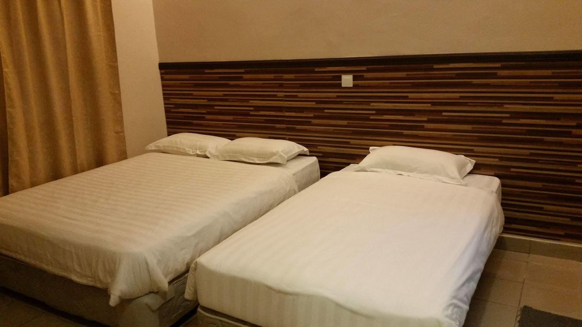 Hotel Iskandar Kota Kinabalu Exteriör bild