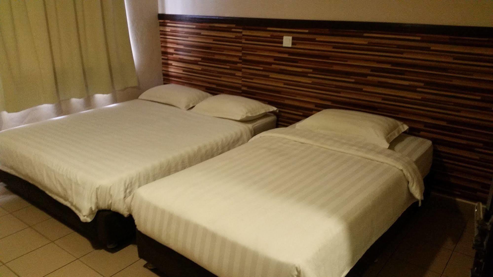 Hotel Iskandar Kota Kinabalu Exteriör bild