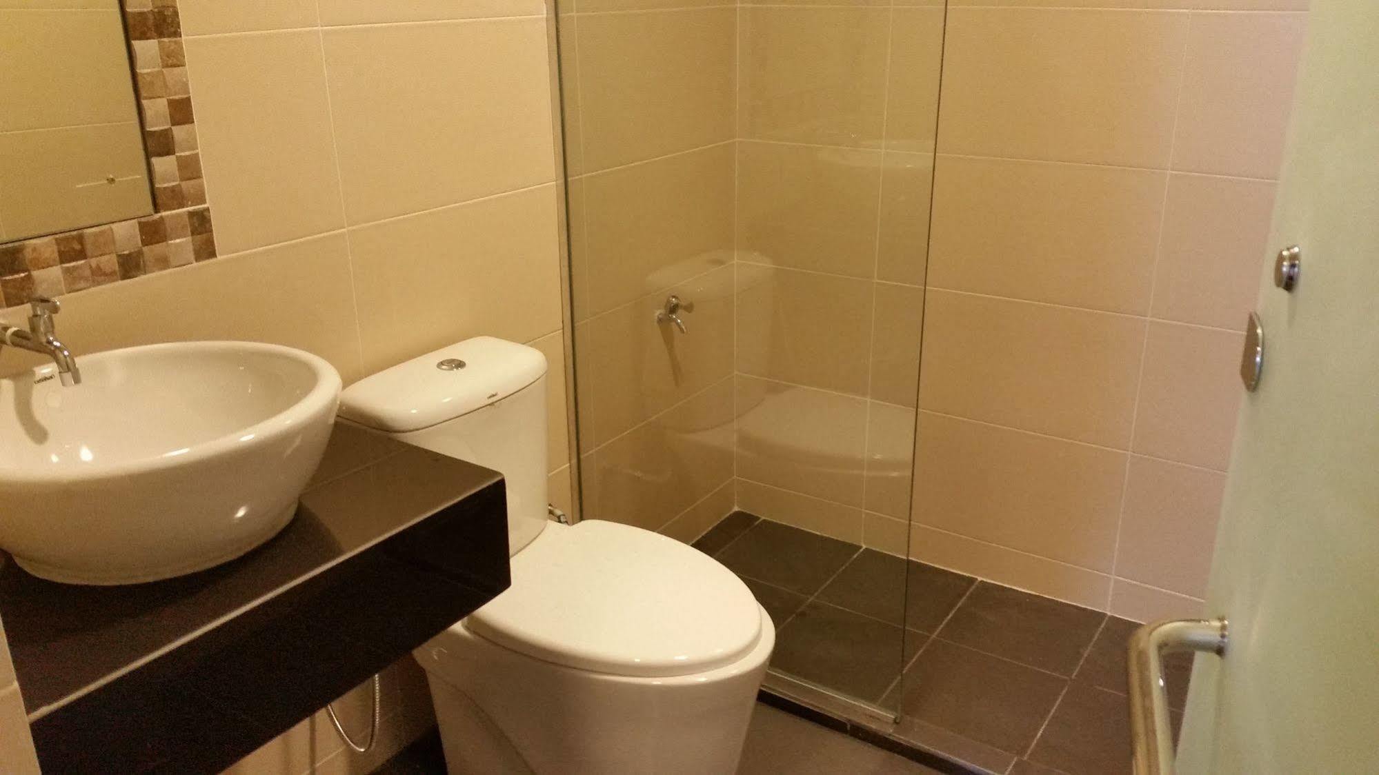 Hotel Iskandar Kota Kinabalu Exteriör bild